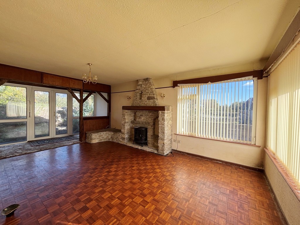 Lot: 134 - DETACHED BUNGALOW - Living room with parade flooring